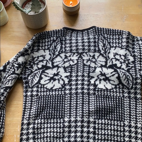 Vintage Pendleton Sweater, Houndstooth & Flowers - Picture 6 of 6